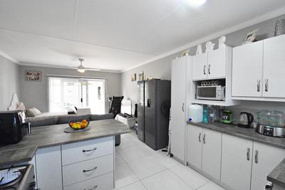 Townhouse For Sale in Oudtshoorn, Oudtshoorn